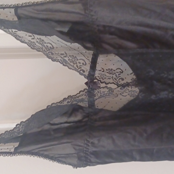 SEXY LINAGRIE - Picture 3 of 4